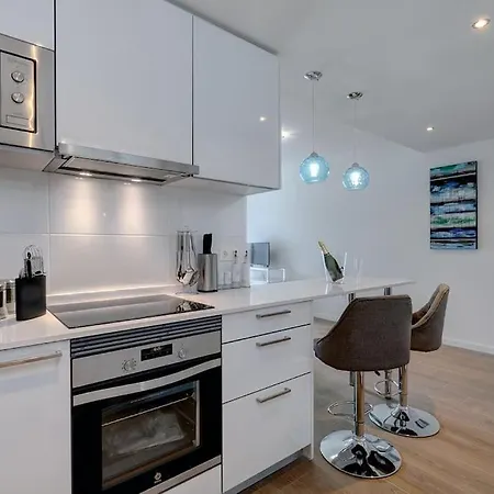 Brand New Modern Ground Floor In With Rooftop Pool And Gym Apartment Marbella